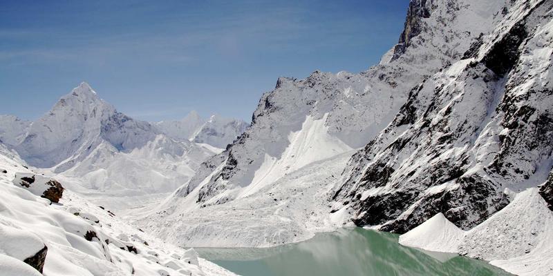 从电视广播到新媒体：福建银发族媒介变迁与广告策略新机遇