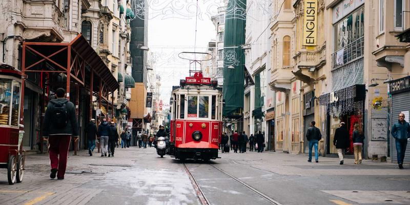 媒体代理视角下的福建县级融媒体建设成效评估：以晋江、福清为例，看电视广告与新媒体广告的融合转型